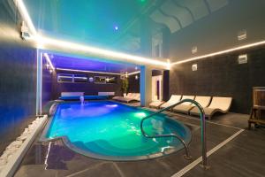 a swimming pool in a hotel room with a swimming pool at Chalet - AQUA MARIA RESORT in Veľaty
