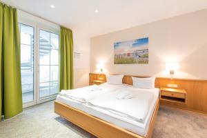 Postel nebo postele na pokoji v ubytování Hotel Königslinie
