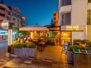 a restaurant on a street with tables and chairs at Alan Suites in Edirne