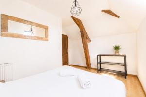 a bedroom with a bed and a table at Cacatoès in Saint-Aignan