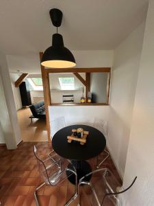 a black table and chairs in a room at Stadtloft am Schillerpark in Dessau +6 photos