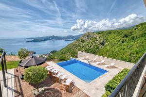 a swimming pool with a view of the ocean at Quercus Villa 2 in Blizikuće