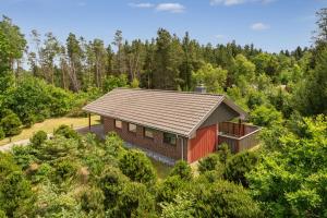an overhead view of a house in the woods at Skovvang 80 in Nørre Nebel
