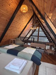 a bedroom with a bed in a attic at Transilvania Chalet in Zărneşti