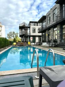 a large swimming pool in front of a building at Blue Horizon Apartments in Ureki
