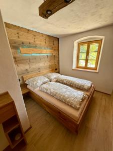 a bedroom with a bed and a window in it at Ferienwohnung Almzeit in Gressenberg
