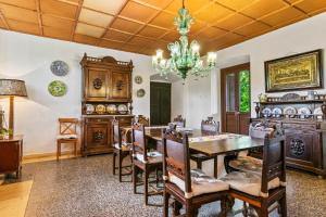 a dining room with a table and chairs and a chandelier at La casona de La Garaba in Grado