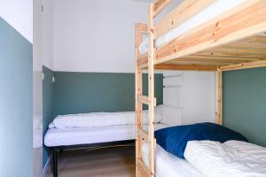 a couple of bunk beds in a room at Waddenhuyske in Hollum +22 photos