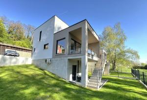 a modern house with a green yard at Les Villas de l'Ill in Didenheim