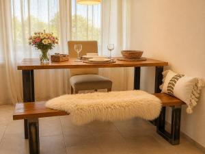 a dining room table and bench with a table and chairs at Ferienappartement Greta in Lechbruck
