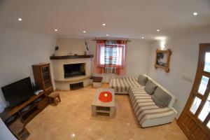 a living room with a couch and a fireplace at Ribarićevi dvori in Banjol