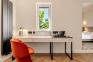 a room with a desk and a chair and a window at Art Queen Aparthotel in Krakow