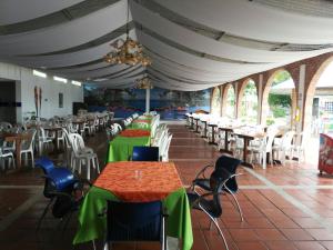 A restaurant or other place to eat at Hotel Campestre Kosta Azul