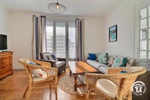 a living room with a couch and a table at Les sternes in Étel