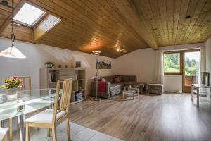 a living room with a table and a couch at Ferienwohnungen Dagn in Kössen