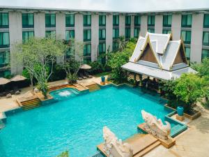 an overhead view of a swimming pool in front of a building at Hyatt Regency Bangkok Suvarnabhumi Airport in Lat Krabang +39 photos