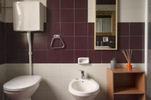 a bathroom with a toilet and a sink at El Lugo apartment in Colà di Lazise +11 photos