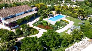 an aerial view of a house with a swimming pool at Finca encanto in Arcos de la Frontera