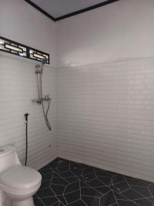 a bathroom with a toilet and a shower at FaqinHomestay in Pulau Sarang
