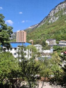 a view of a city with mountains in the background at Cazare Herculane in Băile Herculane