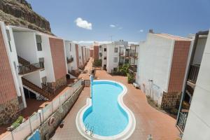 a swimming pool on the balcony of a apartment at Casa Amaoré in Alajeró