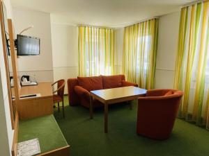 a living room with a couch and a table at Landgasthof Meisel in Kalchreuth