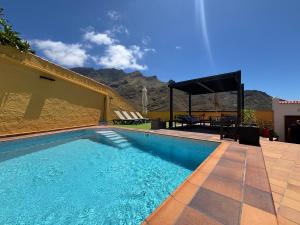 a swimming pool with a view of a mountain at Los Veroles in Agaete