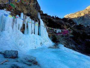 a frozen waterfall with clotheslines and icicles at Hotel Tara in Kāgbeni
