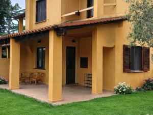 a patio in front of a house at Casa Misè in Poggio Dei Pini