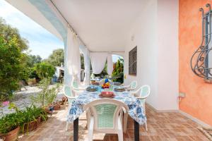 a dining room with a table and chairs on a patio at Sole in Onifai