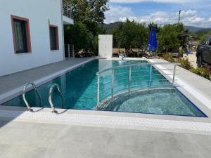 a swimming pool with blue water in a house at Muğladaki Eviniz in Muğla