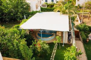 an overhead view of a house with a swimming pool at Tranquil Villa, private Pool, Garden, Wifi, Fayoum in Qaryat at Ta‘mīr as Siyāḩīyah