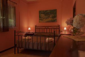 a bedroom with a bed and a vase of flowers at La dimora degli Etruschi in Civitella Cesi