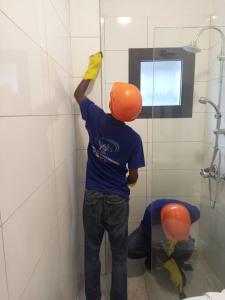 a man is painting a wall in a bathroom at THE TIMES HOUSE, Toit panoramique vue mer & groupe électrogène in Libreville +22 photos