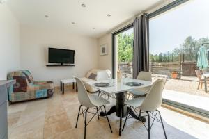 a living room with a white table and chairs at Mas Delorme 2 in Arles