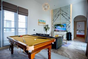 a living room with a pool table and a couch at Triple P พูลวิลล่า ชะอำ in Ban Bo Prakhon +2 photos