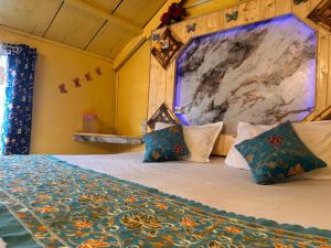 a bedroom with a bed in a room at H.B Rocket paradise in Srinagar