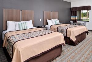 Ένα ή περισσότερα κρεβάτια σε δωμάτιο στο Scottish Inn & Suites - Conroe