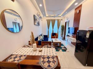 a living room with a table and a mirror at THE DUIN 1BR Apt Amoret Homes in Chicalim