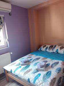 a bedroom with a bed with towels on it at Juzna Prica in Ćuprija