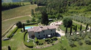 an aerial view of a house in a vineyard at Podere Casanuova in San Gimignano