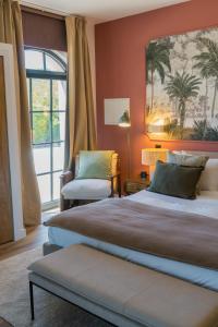 a hotel room with two beds and a window at Quinta da Boa Esperança in Torres Vedras +82 photos