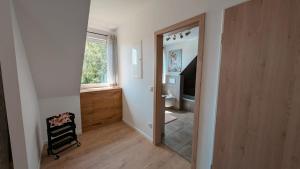 a hallway with a bathroom with a toilet and a window at Idyllische Ferienwohnung im Kalletal in Kalletal +60 photos