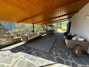 a living room with a couch and chairs on a patio at Da Ö NOXE in Bracco