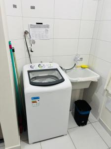 a small bathroom with a toilet and a sink at Apartamento 2 quartos e 2 camas casal in Cascavel