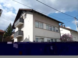 a building with balconies on the side of it at Zimmer mit Doppelbett in Zagreb