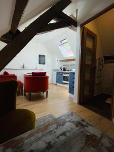 a kitchen and living room with an open door at Villa Ô Bedroom2 studio entier in Chasnay