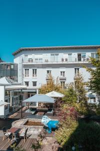 a building with a blue statue in front of it at Hotel Leidinger - ehemalige Domicil und Domaine Leidinger in Saarbrücken