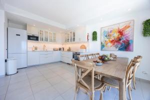 a kitchen and dining room with a wooden table and chairs at Casa Alvor in Alvor