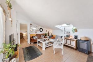 a living room with a couch and a table at Casa D’Amelia in Ojén